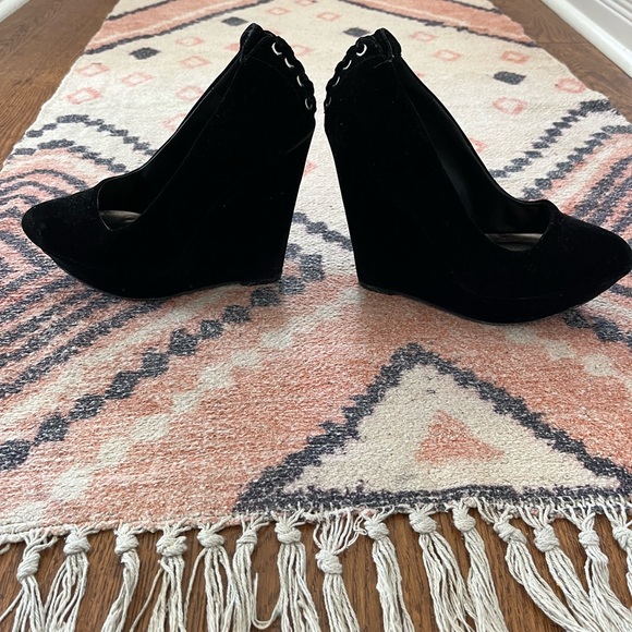 Charlotte Russe Classic Platform - Picture 3 of 3